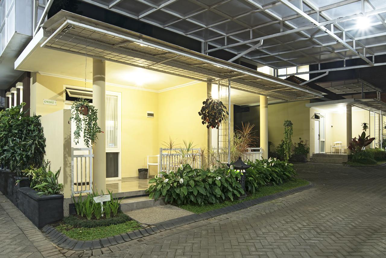 Riverstone Hotel & Cottage Batu  Exteriör bild